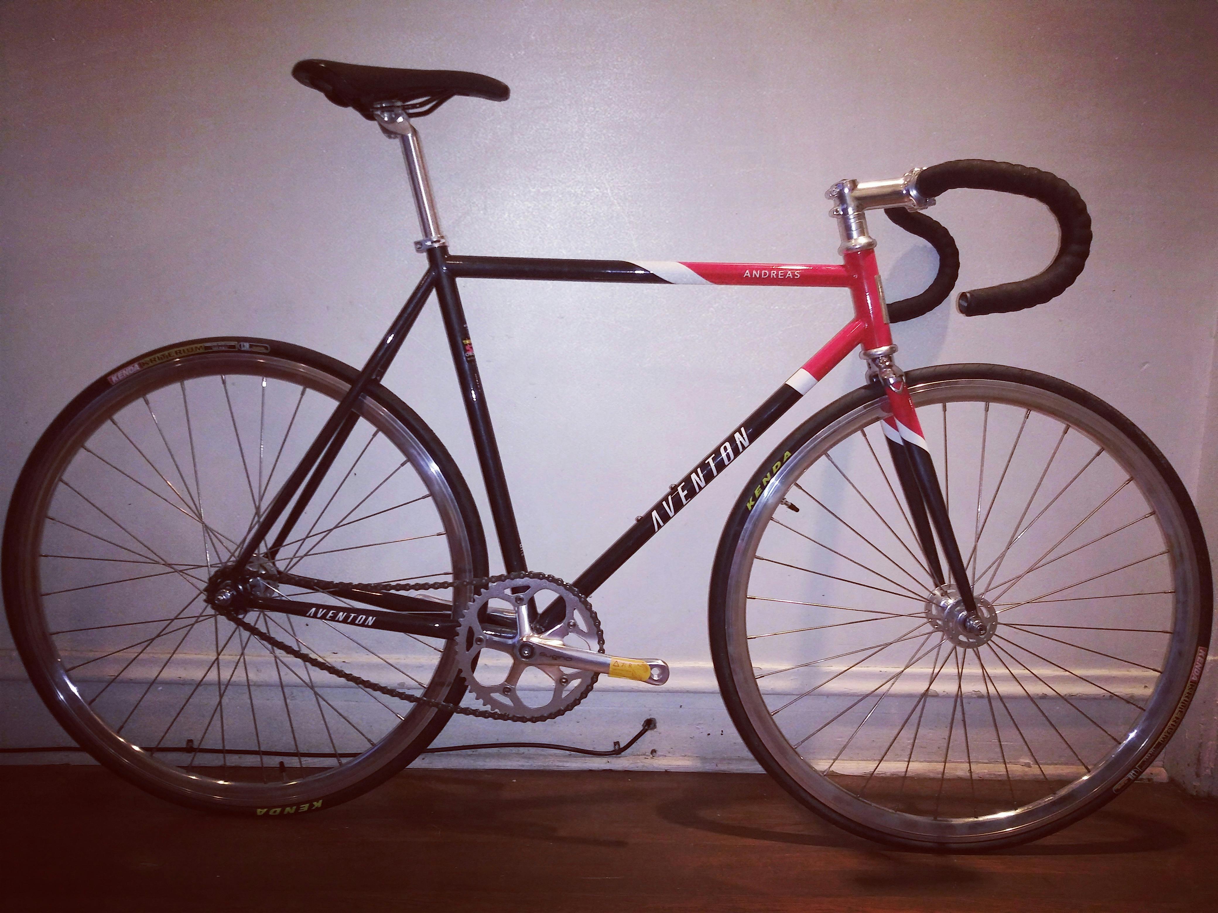 aventon fixed gear bike